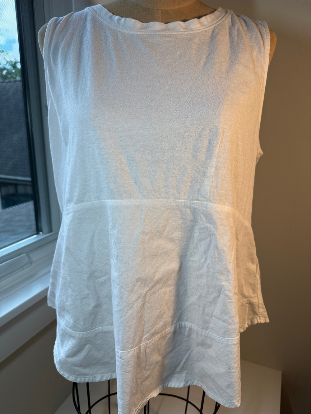 Eri + Ali white sleeveless cotton top. L.